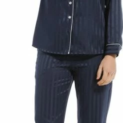 Pastunette De Luxe Pastunette Deluxe Monochrome Doorknoop Vrouwen Pyjamaset - Dark Blue - Maat 36 7 Pastunette De Luxe Pastunette Deluxe Monochrome Doorknoop Vrouwen Pyjamaset - Dark Blue - Maat 36 -Pyjama-S-Dames Winkel 278x840 1
