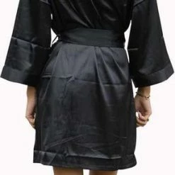 Merkloos Badjas Kimono Satijn Dames -100% Polyester Satijn – Zwarte Kamerjas - One Size (36-42) 10 Merkloos Badjas Kimono Satijn Dames -100% Polyester Satijn – Zwarte Kamerjas - One Size (36-42) -Pyjama-S-Dames Winkel 289x840 9