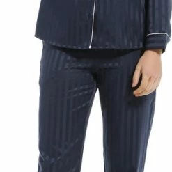 Pastunette De Luxe Pastunette Deluxe Monochrome Doorknoop Vrouwen Pyjamaset - Dark Blue - Maat 36 8 Pastunette De Luxe Pastunette Deluxe Monochrome Doorknoop Vrouwen Pyjamaset - Dark Blue - Maat 36 -Pyjama-S-Dames Winkel 303x840 10