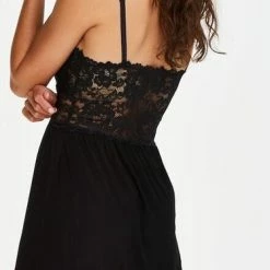 Hunkemöller Nachtmode Dames Slipdress Nora Lace - Zwart - Maat M -Pyjama-S-Dames Winkel 374x840 1