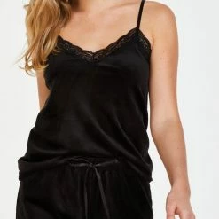 Hunkemöller Dames Nachtmode Shorts Velours Lace - Zwart - Maat S -Pyjama-S-Dames Winkel 454x840 1
