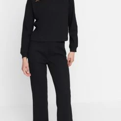 Trendyol Vrouwen Standaard Ronde Hals Pyjama Set