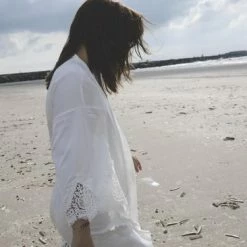 Merkloos Kimono Dames Badjas Satijn, Wit Extra Zacht Mat Satijn Met Kant, Ochtendjas Maat XS T/m L, Uniek Cadeau Vrouw -Pyjama-S-Dames Winkel 550x366 15