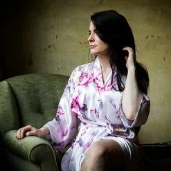 Merkloos Uniek Cadeau Vrouw, Kimono Dames Badjas Satijn, Wit Met Pioenrozen Design, One Size, Lang Model Dames Nachtmode Kimono 17 Merkloos Uniek Cadeau Vrouw, Kimono Dames Badjas Satijn, Wit Met Pioenrozen Design, One Size, Lang Model Dames Nachtmode Kimono -Pyjama-S-Dames Winkel 550x366 7