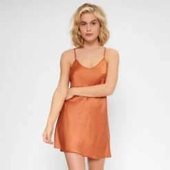 LingaDore - Satin Chemise Zwart - Maat M - Zwart - Dames - Nachtjurk - Nachthemd - Nachtjapon 25 LingaDore - Satin Chemise Zwart - Maat M - Zwart - Dames - Nachtjurk - Nachthemd - Nachtjapon -Pyjama-S-Dames Winkel 550x550 124