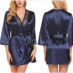Merkloos Blauw Satijnen Erotisch Nachthemd Afgewerkt Met Kant Maat S