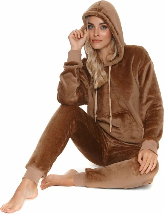 Doctor Nap Huispak Dames Fleece | Joggingpak Dames | Trainingspak Dames | Lange Mouw Lange Broek | Chocolate DRS.4549 L 1 Doctor Nap Huispak Dames Fleece | Joggingpak Dames | Trainingspak Dames | Lange Mouw Lange Broek | Chocolate DRS.4549 L