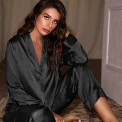 Merkloos MKL - Dames Pyjama Set Van Broek/pantalon En Blouse Lange Mouw Zoete En Zacht - Zijden Rayon - Kleur Zwart - Nacht Sets- Knopen - Nachtkleding/ Ochtendkleding -Maat S