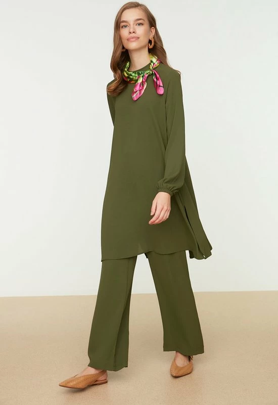 Trendyol Vrouwen Standaard Ronde Hals Tweedelige Set 1 Trendyol Vrouwen Standaard Ronde Hals Tweedelige Set