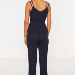 Trendyol Vrouwen Standaard V-hals Pyjamaset 11 Trendyol Vrouwen Standaard V-hals Pyjamaset -Pyjama-S-Dames Winkel 550x802