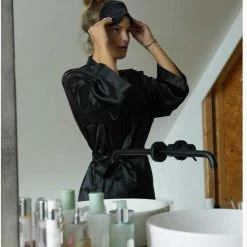 Merkloos Badjas Kimono Satijn Dames -100% Polyester Satijn – Zwarte Kamerjas - One Size (36-42) 9 Merkloos Badjas Kimono Satijn Dames -100% Polyester Satijn – Zwarte Kamerjas - One Size (36-42) -Pyjama-S-Dames Winkel 550x806 3