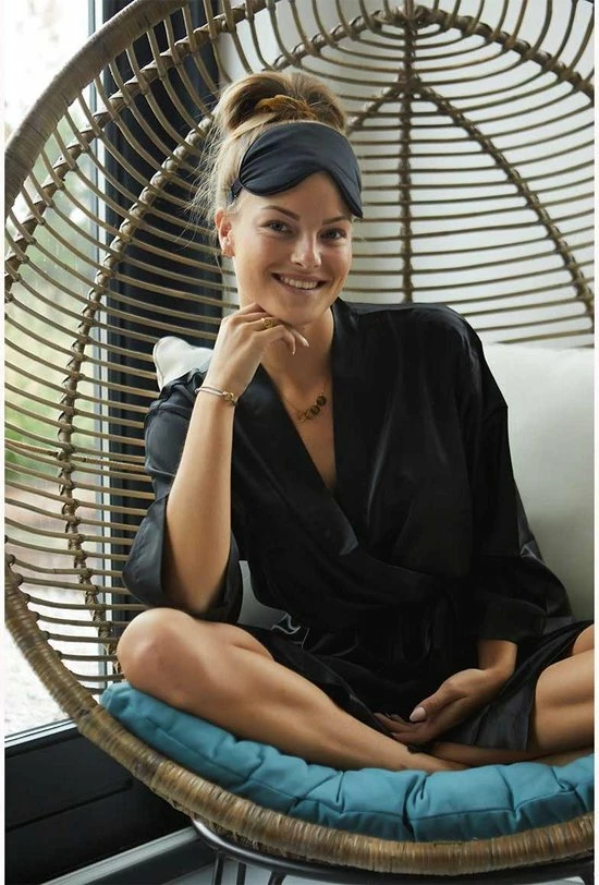 Merkloos Badjas Kimono Satijn Dames -100% Polyester Satijn – Zwarte Kamerjas - One Size (36-42) 1 Merkloos Badjas Kimono Satijn Dames -100% Polyester Satijn – Zwarte Kamerjas - One Size (36-42)