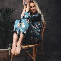Merkloos Pyjama Dames - Satijn - Nachtkleding - Lange Mouw - Blauw Met Rozen - Maat XS/S - Luxe Cadeau Vrouw - Rituals -Pyjama-S-Dames Winkel 550x824 19
