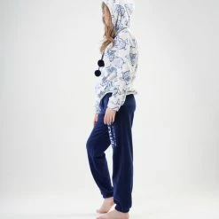 Vienetta Warme Winter Pyjama Dames Fleece | Lange Mouw Lange Broek | Wit - Blauw | Dames Pluche Huispak | Dikke Winterpyjama | Kangoeroe Sweatshirt L 6 Vienetta Warme Winter Pyjama Dames Fleece | Lange Mouw Lange Broek | Wit - Blauw | Dames Pluche Huispak | Dikke Winterpyjama | Kangoeroe Sweatshirt L -Pyjama-S-Dames Winkel 550x824 32
