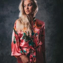 Merkloos Kimono Santorini Coral Wild Roses Gemaakt Van Heerlijk Satijn Lang Model. Erg Leuk Als December Kado -Pyjama-S-Dames Winkel 550x824 53