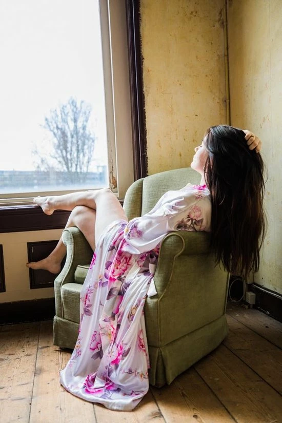 Merkloos Uniek Cadeau Vrouw, Kimono Dames Badjas Satijn, Wit Met Pioenrozen Design, One Size, Lang Model Dames Nachtmode Kimono 9 Merkloos Uniek Cadeau Vrouw, Kimono Dames Badjas Satijn, Wit Met Pioenrozen Design, One Size, Lang Model Dames Nachtmode Kimono - Afbeelding 9