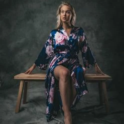Merkloos Kimono Dames Badjas Blauw Peony Rose Satijn, Lang Model, One Size 14 Merkloos Kimono Dames Badjas Blauw Peony Rose Satijn, Lang Model, One Size -Pyjama-S-Dames Winkel 550x824 65