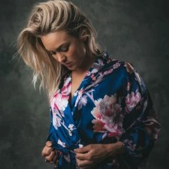 Merkloos Kimono Dames Badjas Blauw Peony Rose Satijn, Lang Model, One Size 17 Merkloos Kimono Dames Badjas Blauw Peony Rose Satijn, Lang Model, One Size -Pyjama-S-Dames Winkel 550x824 68