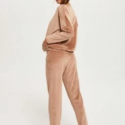 Italian Fashion Juga| Warme Winter Pyjama Dames Fleece | Lange Mouw Lange Broek | Karamel | KORTING | SALE M -Pyjama-S-Dames Winkel 550x825 202