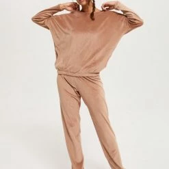 Italian Fashion Juga| Warme Winter Pyjama Dames Fleece | Lange Mouw Lange Broek | Karamel | KORTING | SALE M -Pyjama-S-Dames Winkel 550x825 213