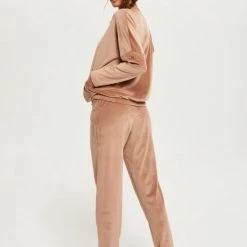 Italian Fashion Juga| Warme Winter Pyjama Dames Fleece | Lange Mouw Lange Broek | Karamel | KORTING | SALE M -Pyjama-S-Dames Winkel 550x825 220