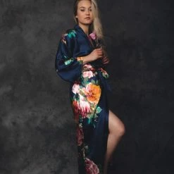 Merkloos Dames Kimono Satijn , Blauw Met Bloemen, Lang Model, One Size, Luxe Cadeau Vrouw -Pyjama-S-Dames Winkel 550x825 32
