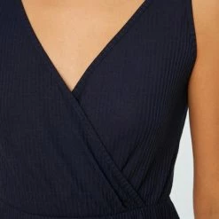 Trendyol Vrouwen Standaard V-hals Pyjamaset 10 Trendyol Vrouwen Standaard V-hals Pyjamaset -Pyjama-S-Dames Winkel 550x825 61