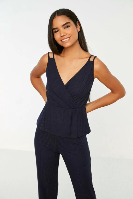 Trendyol Vrouwen Standaard V-hals Pyjamaset 5 Trendyol Vrouwen Standaard V-hals Pyjamaset - Afbeelding 5